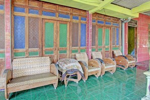 Lobby - Hotel O Guest House Pak Darso (Kalijambe)