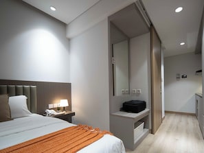 Rom – deluxe | 1 soverom, skrivebord, skrivebord for bærbar PC og wi-fi (inkludert)