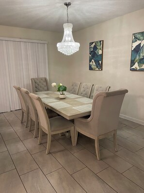 Dining - This retreat offers a stylish, resort experience with 9b5b and a private pool (Four Corners)
