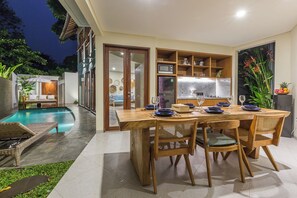 Outdoor dining - Beachside Seminyak 3Br villa closed living withAC (Seminyak)