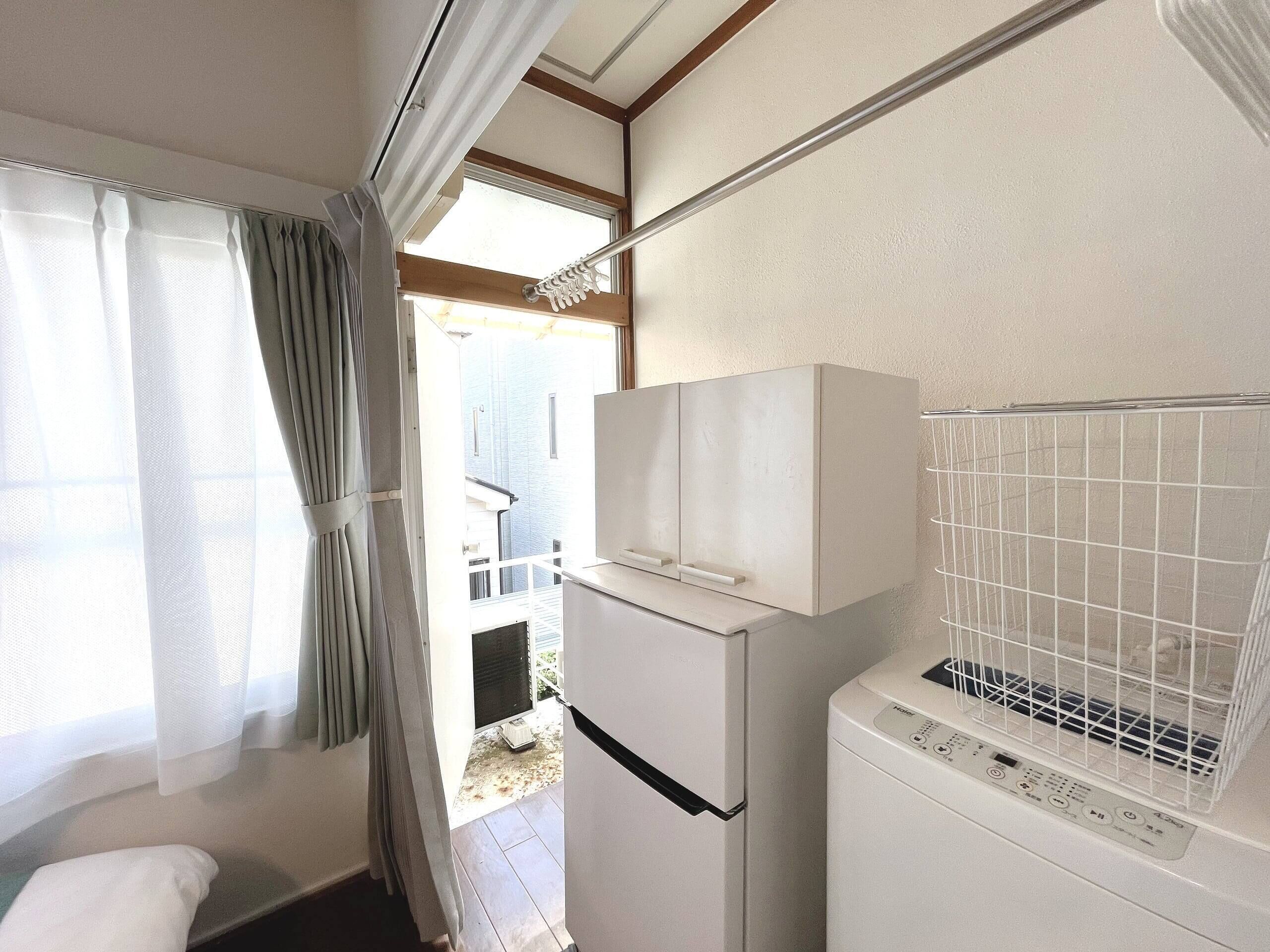 202 | Mini-refrigerator