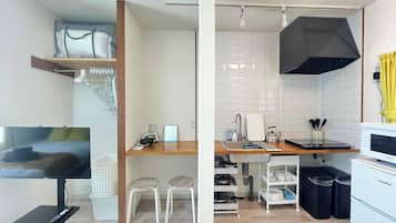 Basic Room, 1 Double Bed with Sofa bed | Private kitchen | Electric kettle