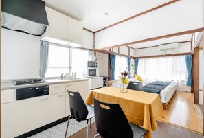 Living area - Chelsea Hatsudai 201 (Tokyo)