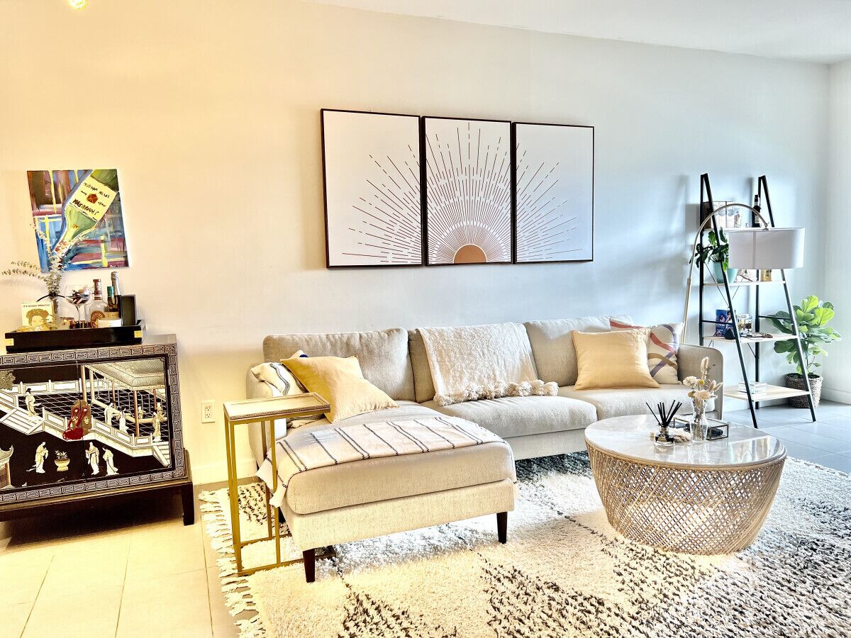 Lunabase ☾ Sunrise Sanctuary | Cozy & Vibrant, Pets, Workspace