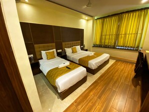 デラックス トリプルルーム | デスク、WiFi (無料)