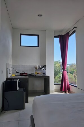 Apartment, 1 Bedroom, Kitchen | Private kitchen | Coffee/tea maker