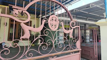 Mặt tiền nơi lưu trú