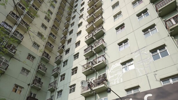 A high-rise building with multiple balconies and a sign reading "WELCOME LOBBY C". - Perfect Stay Apartement The Suites Metro Bandung By Sultan Property (Bandung)
