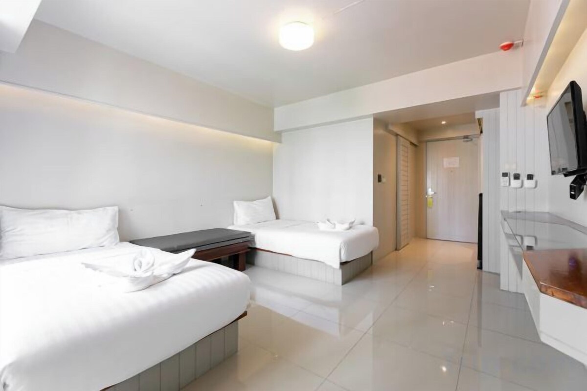 Desk, free WiFi, bed sheets