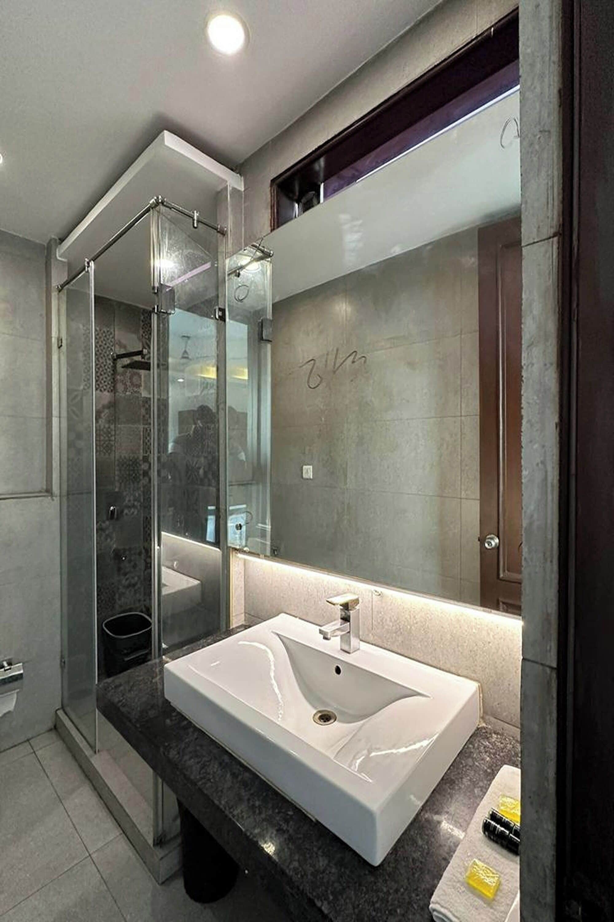 Ducha, cabezal de ducha tipo lluvia, artículos de tocador gratuitos