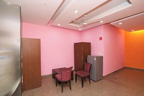 Schreibtisch, schallisolierte Zimmer, kostenloses WLAN, Bettwäsche