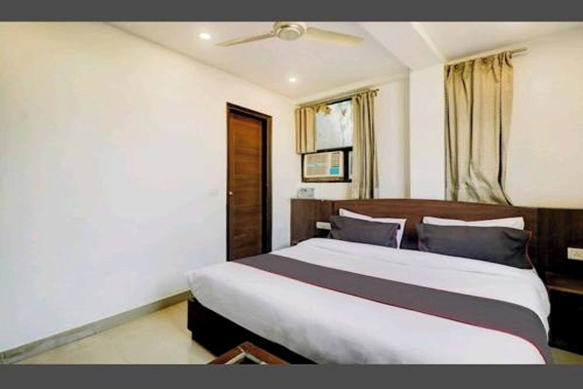 Habitació doble, 1 llit de matrimoni gran | Escriptori, habitacions insonoritzades, wifi gratuïta i roba de llit 