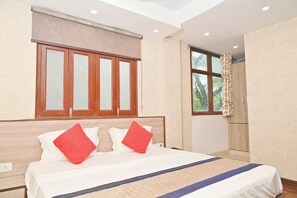 Desk, soundproofing, free WiFi, bed sheets - Hotel Aravali Inn (New Delhi)