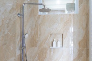 Villa, 4 Bedrooms | Bathroom | Shower, rainfall showerhead, hair dryer, towels - Villa Berlian (Kuta)