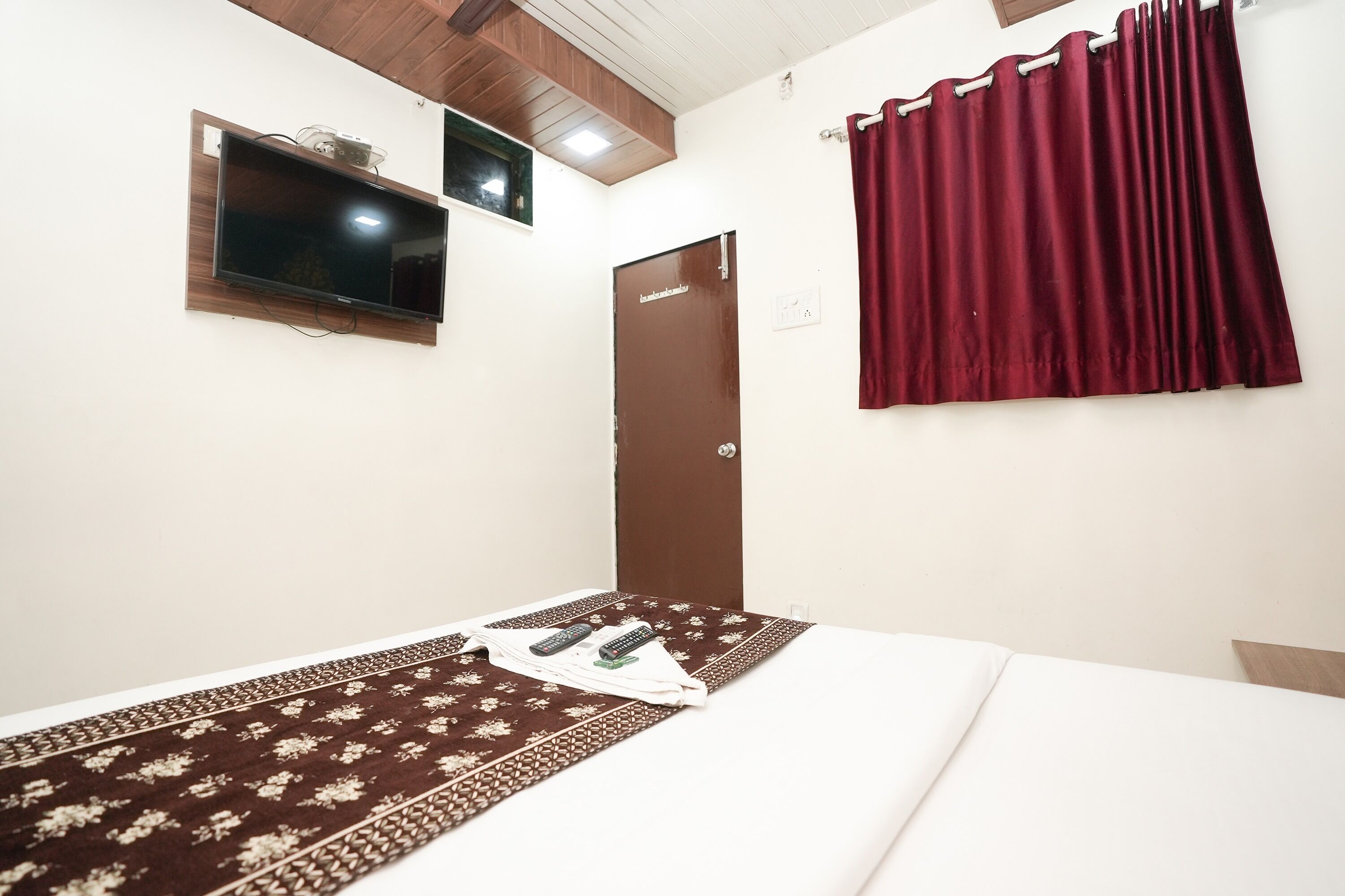 standard room | desk, free wifi, bed sheets