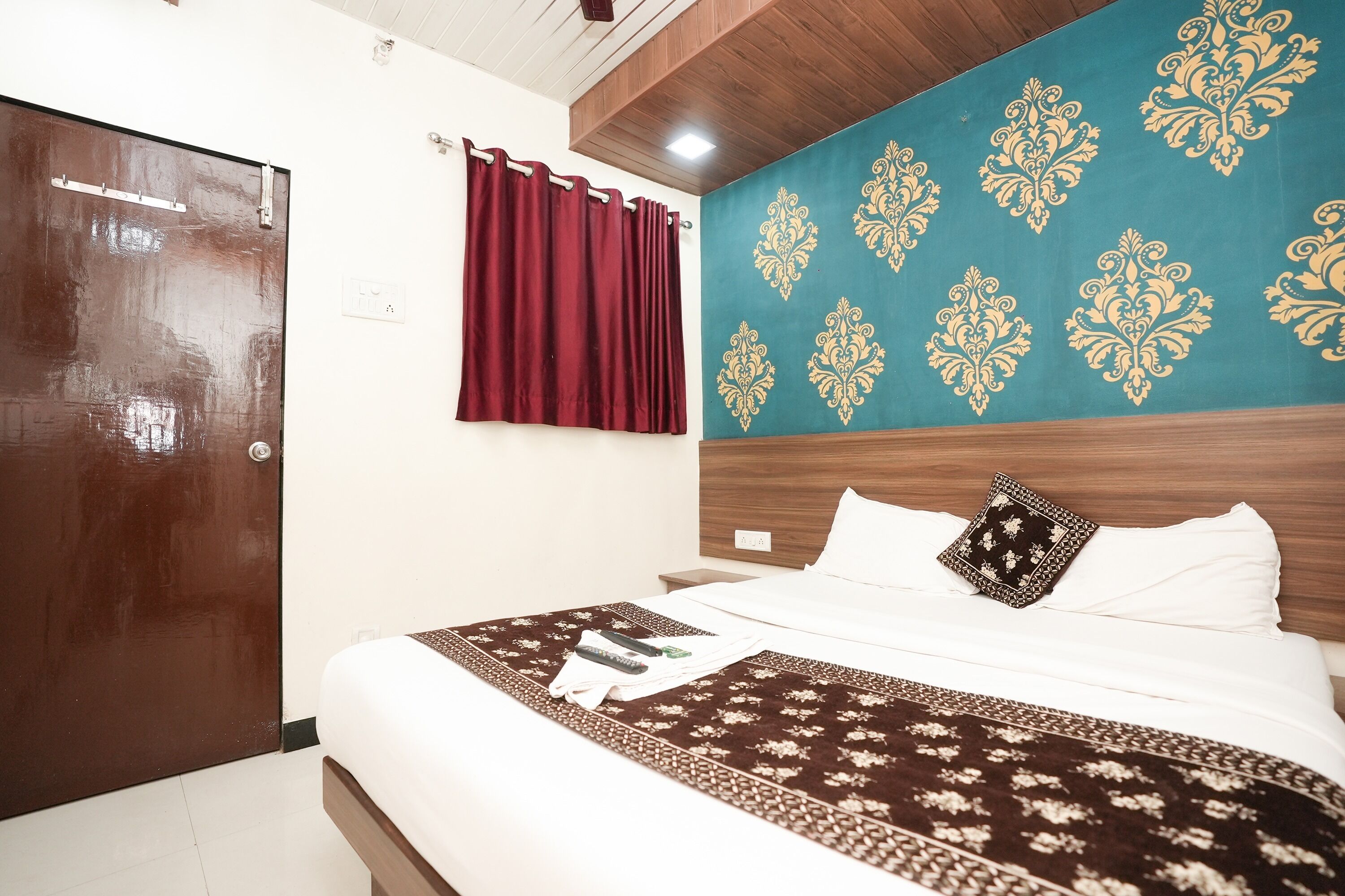 standard room | desk, free wifi, bed sheets