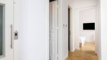 2 makuuhuonetta, silitysrauta/-lauta, ilmainen Wi-Fi, vuodevaatteet