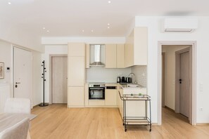 Geladeira, fogão, cooktop, lava-louças