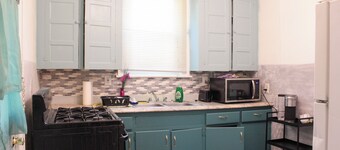 Classic Charm with Simple Modern Flair 10 min from downtown, 5 min to University