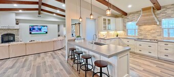 New stylish home near Casino/Downtown in Temecula