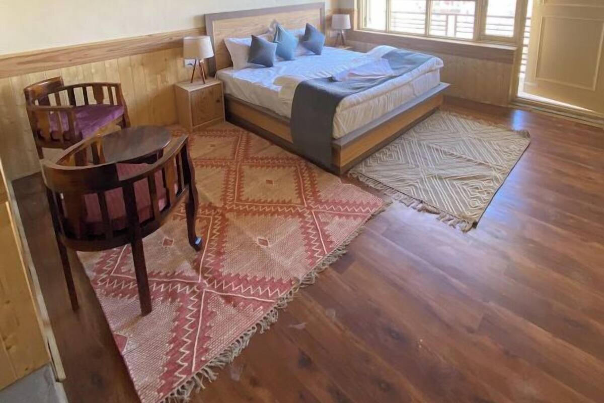 Desk, bed sheets