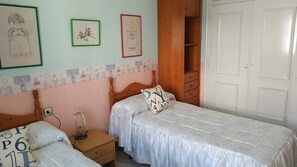 2 bedrooms, iron/ironing board, bed sheets