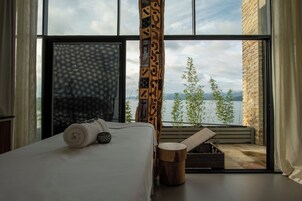 Sauna, steam room, body treatments, aromatherapy, hot stone massages