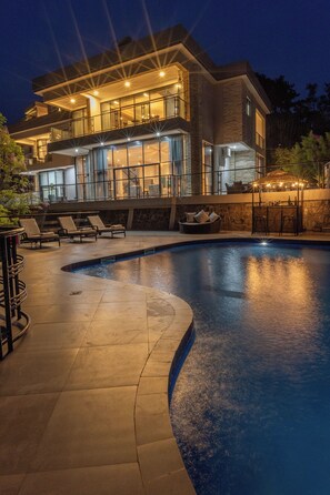 Outdoor pool - LUX* Lake Kivu (Bwishyura)