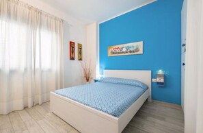 2 bedrooms, iron/ironing board, travel crib, free WiFi - Casa Celeste, relaxation assured... 300 mt from the beach.  (Calasetta)