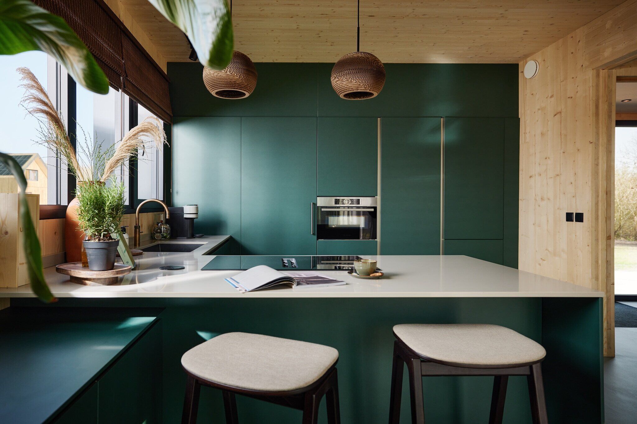 Frigorifero, microonde, piano cottura, lavastoviglie