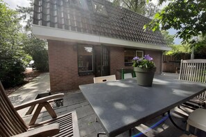 屋外ダイニングエリア