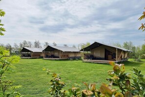 Property grounds - Waterfront Glamping Escape (De Veenhoop)