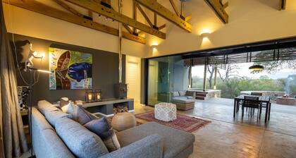 Villa in Hoedspruit with Drakensberg Views