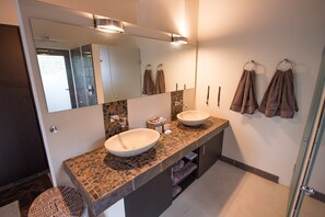 Bathtub - Luxury villa with a swimming pool in Hoedspruit (Hoedspruit)