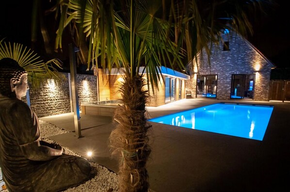 Pool - Villa with swimming pool in Erembodegem (Erembodegem)