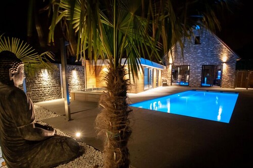 Villa with swimming pool in Erembodegem