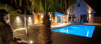 Villa with swimming pool in Erembodegem