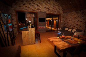 Smart TV, fireplace - Villa with swimming pool in Erembodegem (Erembodegem)