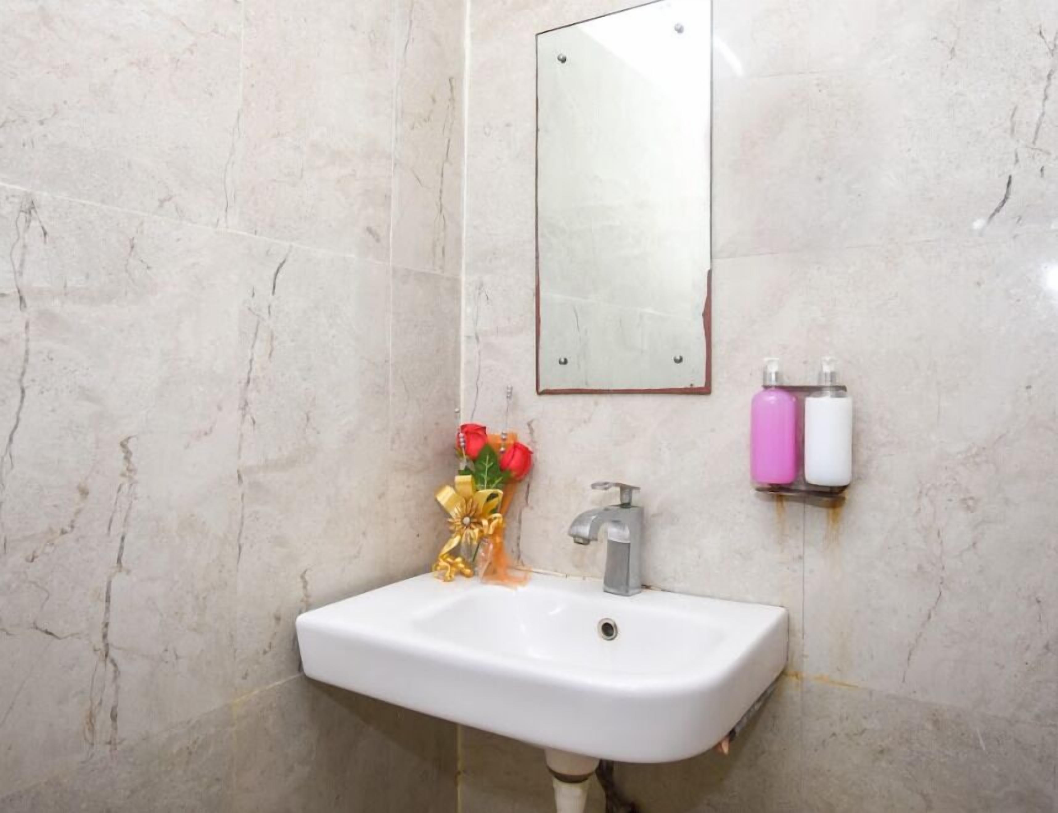 Deluxe Twin Room | Bathroom