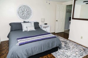 2 habitaciones, tabla de planchar con plancha, wifi y ropa de cama