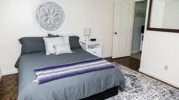 2 makuuhuonetta, työpöytä, silitysrauta/-lauta, Wi-Fi