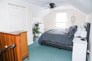2 bedrooms, desk, iron/ironing board, WiFi