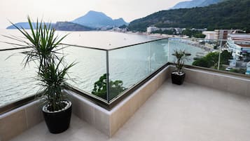 Ático Premium, 1 cama de matrimonio grande con sofá cama, vistas al mar | Terraza o patio
