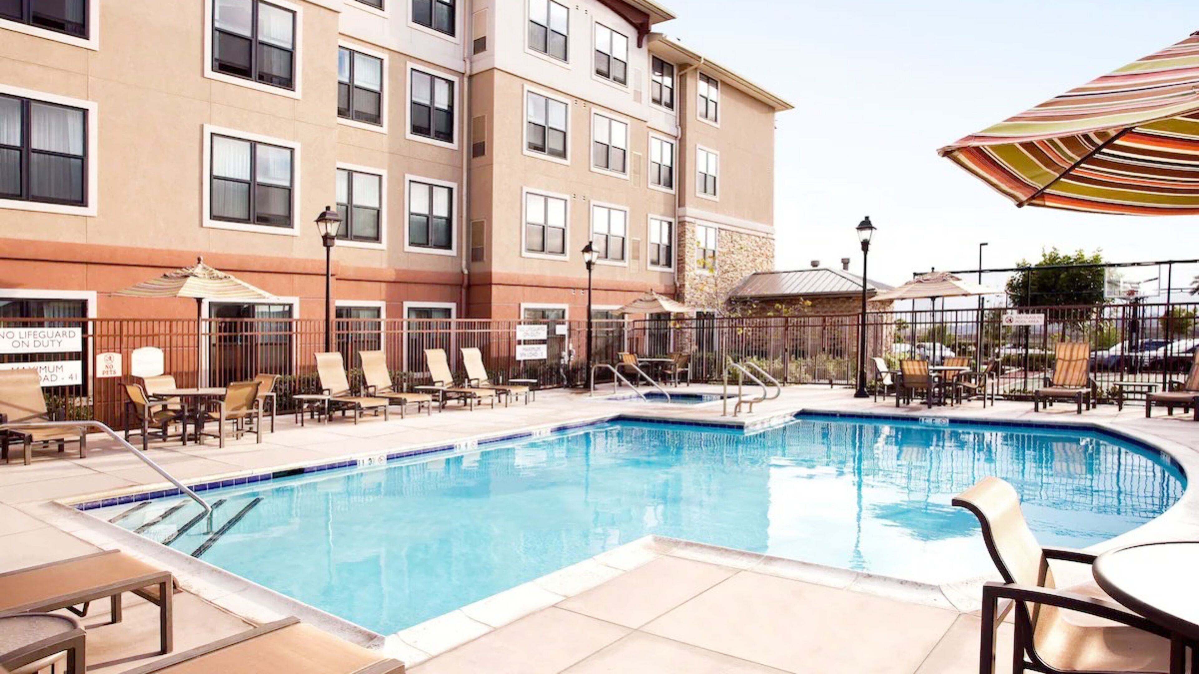 Coastal Charm: Your Ideal Oceanside Getaway!