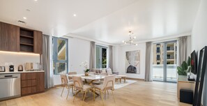 Interior - LUX The La Mer by The Sea Suite 4 (Dubai)