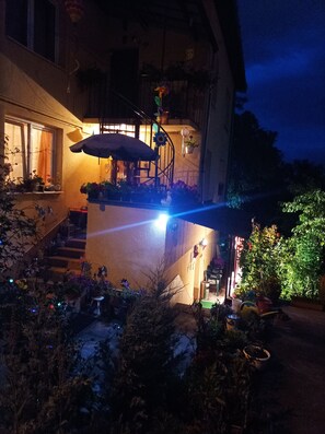 Property grounds - Cosy One Bedroom Appartment with Beautiful Garden (Cluj-Napoca)