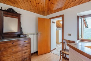 Interior - Holiday Home 'Casa Mary' with Mountain View and Private Garden (Prataccio)