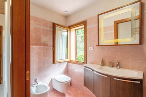 Vasca, asciugacapelli, asciugamani