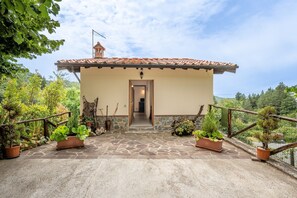 Exterior - Holiday Home 'Villetta Allegra' with Mountain View, Private Terrace and Private Garden (San Marcello Piteglio)