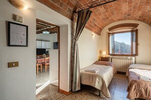 2 bedrooms, free WiFi, bed sheets - Apartment 'Casa Claire' with Mountain View, Private Terrace and Private Garden (San Marcello Piteglio)